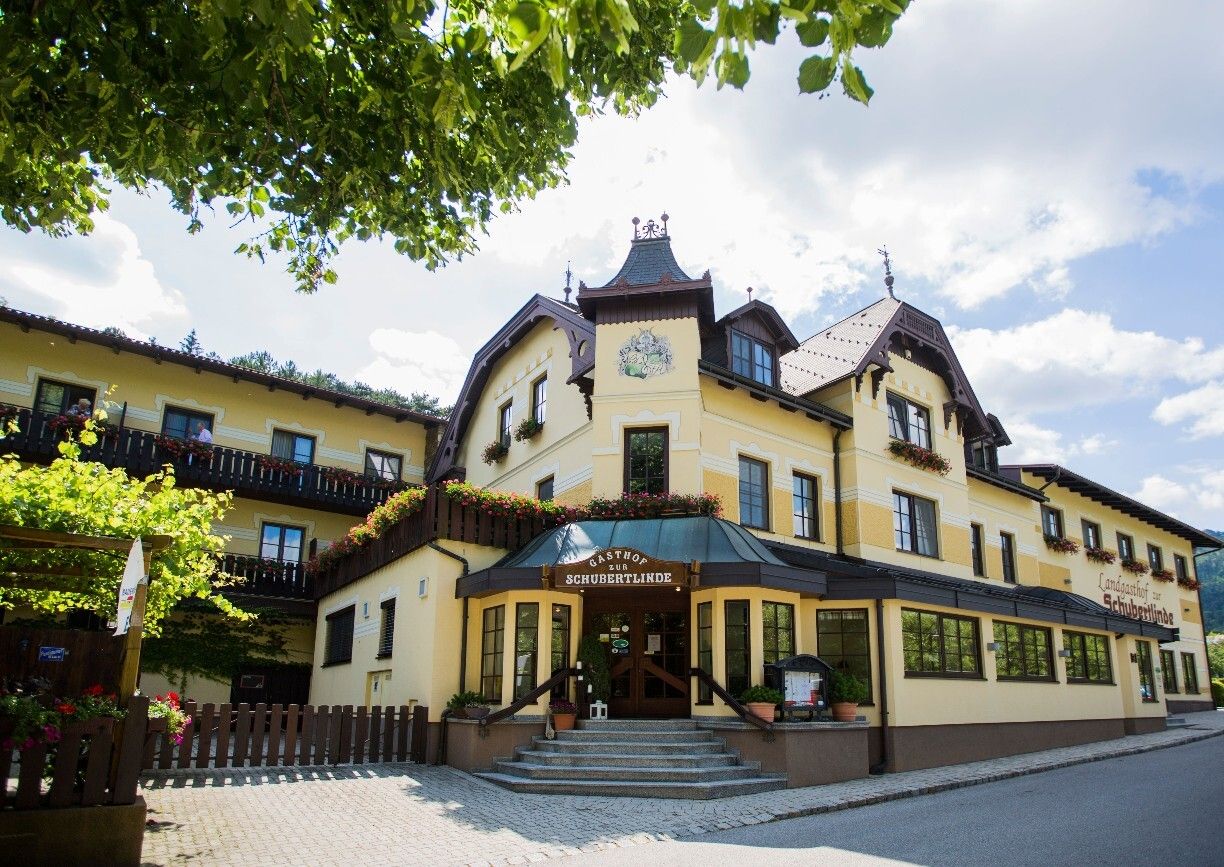 Landgasthof Zur Schubertlinde Hotel Schneeberg Gruenbach Aussenansicht