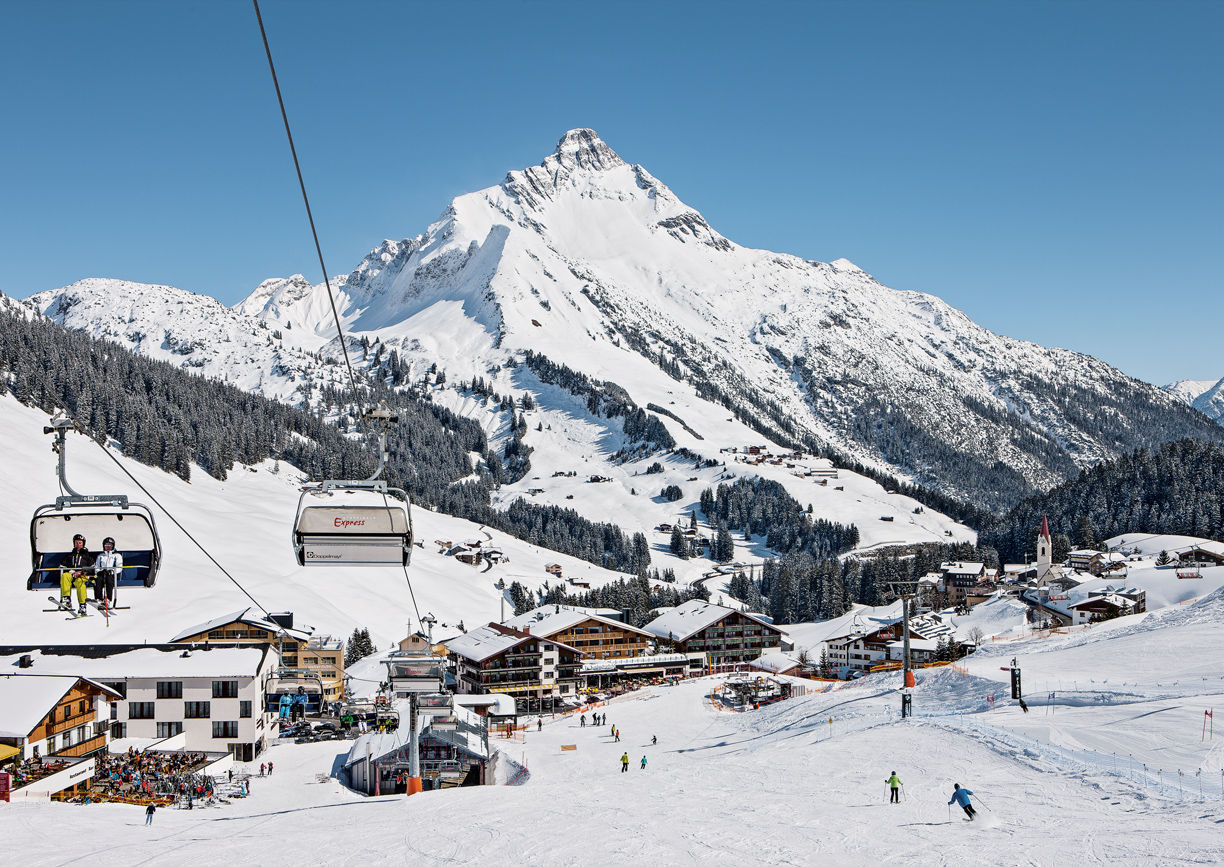Warther Hof Wellness Hotel Spa Warth am Arlberg Vorarlberg Aussenansicht Winter Ski