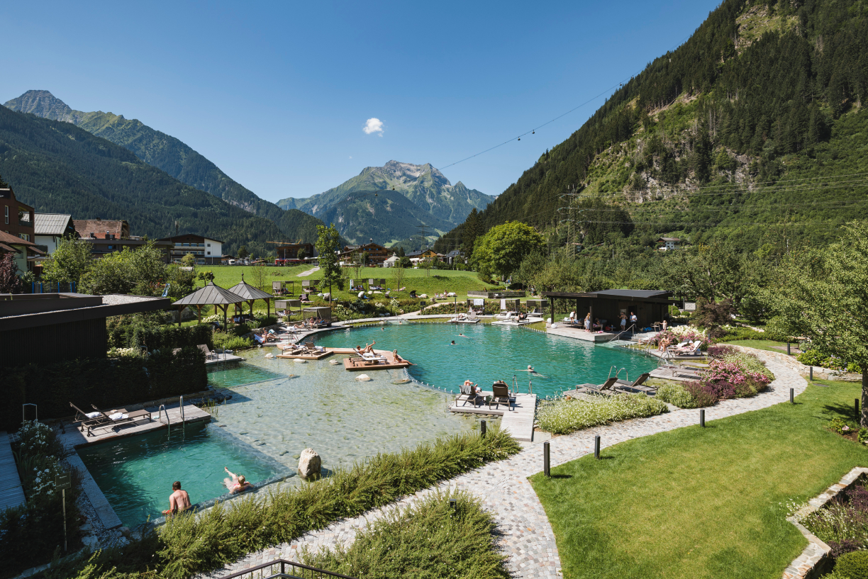 Neuhaus Zillertal Resort Badeteich