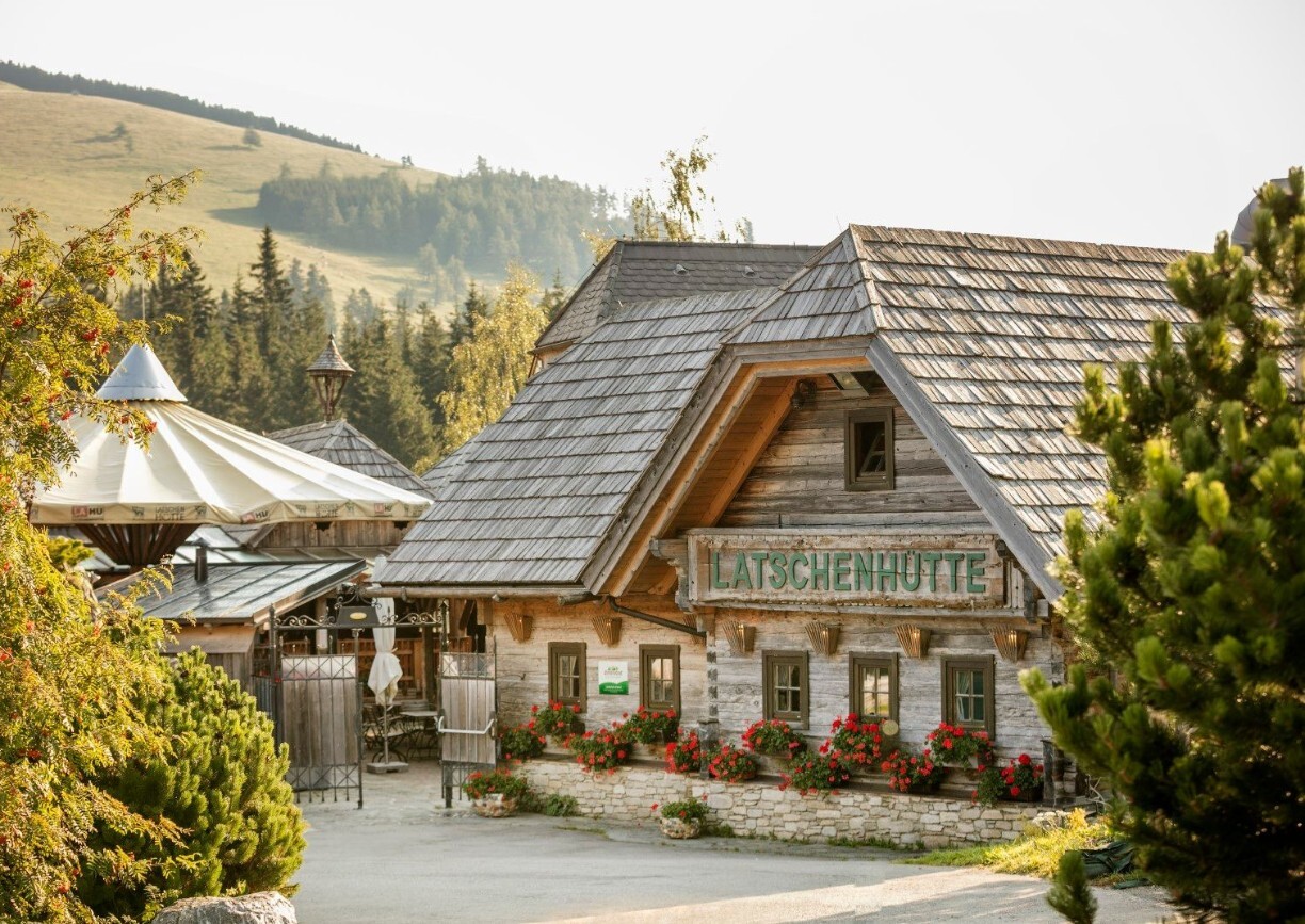 Almenland Steiermark Latschenhütte Aussenansicht Sommer Gasthof Restaurantg